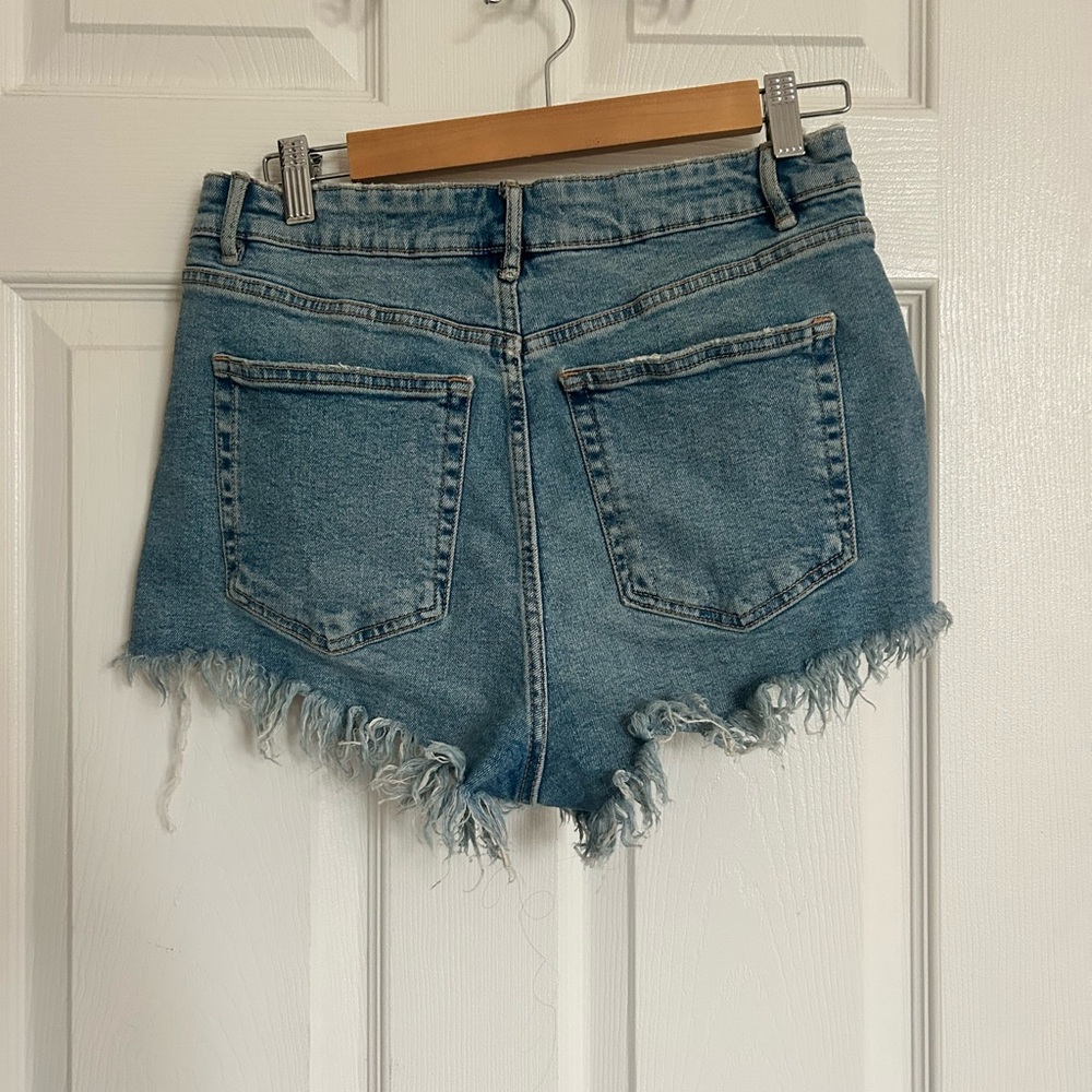 Denim Frayed Hem Zara Women Shorts - Picture 2 of 3